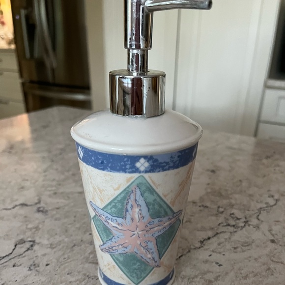 🌻Seashell ceramic soap pump - Picture 7 of 8